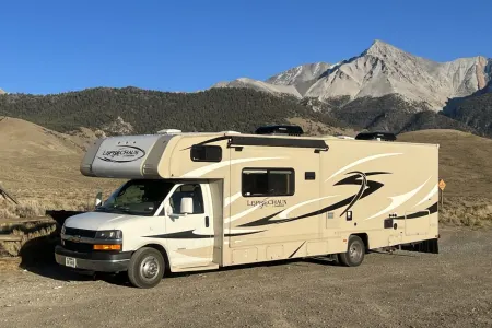 Sleeps 10!  2 AC Units & Dual Battery.