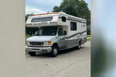 2004 Fleetwood Jamboree 23E 24' Class C Motorhome