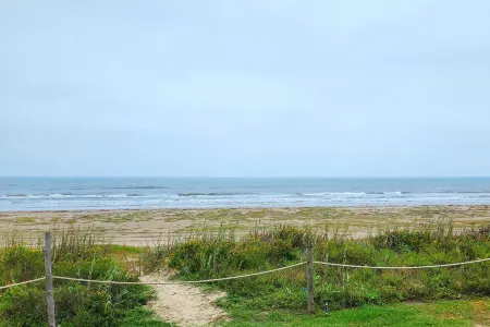 Hideout By the Gulf! Easy to Tow or Have Us Set It Up For You!