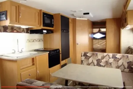 2009 Dutchman 22 feet family trailer