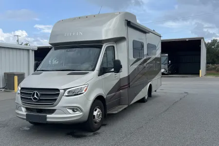 The Wayfarer Luxe – Tiffin Mercedes Diesel Class C