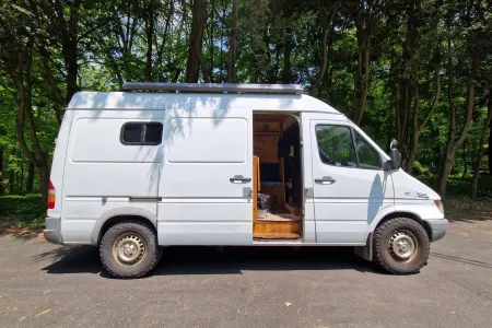 Sherpa: Converted Sprinter Van * Pet Friendly *