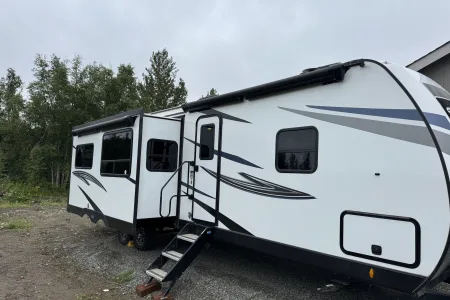 2024 32ft Travel Trailer with Room for the whole Family