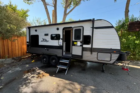 2024 Jayco Jay Flight SLX QBW 210 Travel Trailer - Perfect for Familes