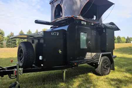 Off-Grid Camper Trailer for Rent – Perfect for Adventure Seekers!