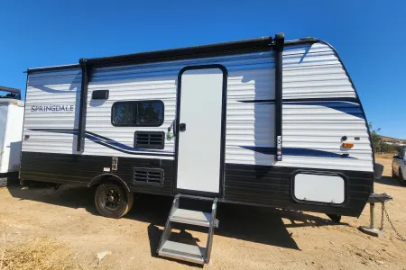 Amazing OFF GRID light RV that sleeps 5! BUILT FOR DRY CAMPING!