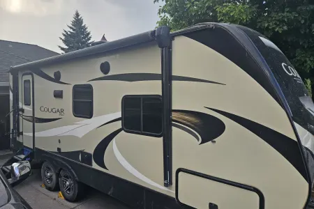 Pet friendly, spacious, easy to tow travel trailer