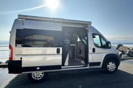Easy living Thor rize 18g camper van