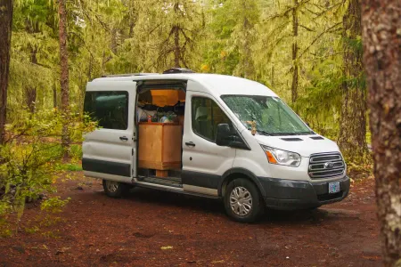 Figgy - Explore PNW - full kitchen and fridge