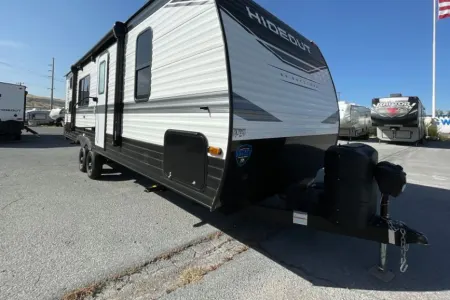 Keystone Hideout Bunkhouse Trailer – Your Adventure Awaits!