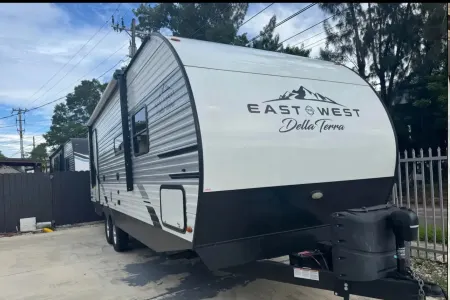 Modern & Spacious RV