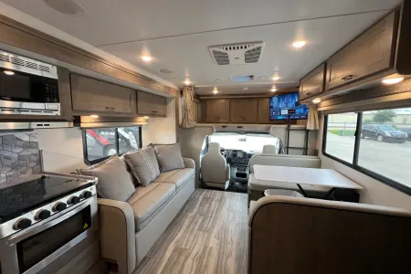 RV Queen's Bunk House!!! Sleeps 8! "Lilly"
