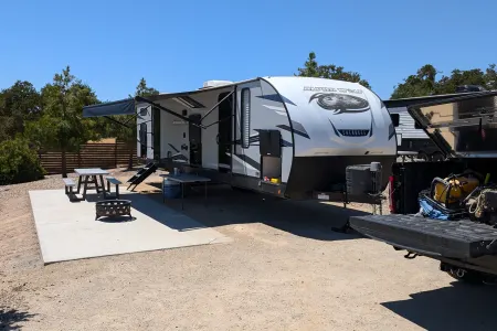 Luxury Adventure Awaits - Alpha Wolf Bunkhouse Travel Trailer for Rent!