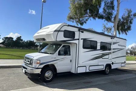 2023 Solar Sunseeker with 2 slides and 4 beds