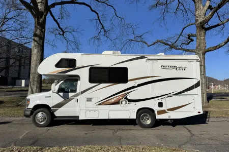 Vandalia RV Thor Freedom Elite