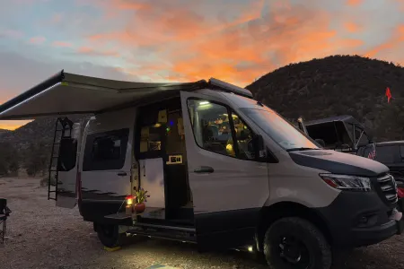 Epic Desert Rentals - 4x4 Mercedes Revel Sprinter