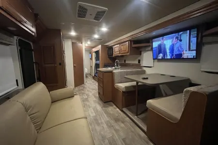 Get Out of Town 2018 Winnebago Sunstar 31BE