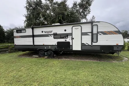 Wendy Wildwood sleeps 10 & 2 Queen with bunk house LFL1503