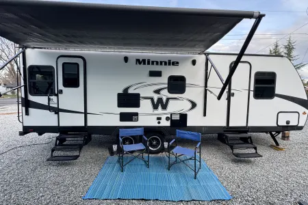 The Price is Right! Family & Dog Friendly – Clean, Comfy & Loaded!