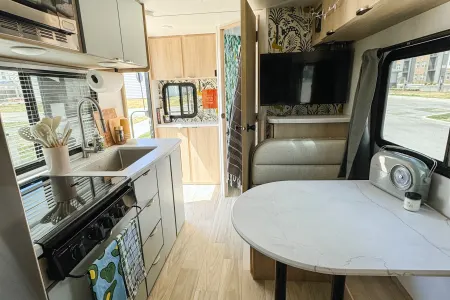 2023 Micro Minnie Winnie: Everything Included, Pet Friendly, Easy to Tow