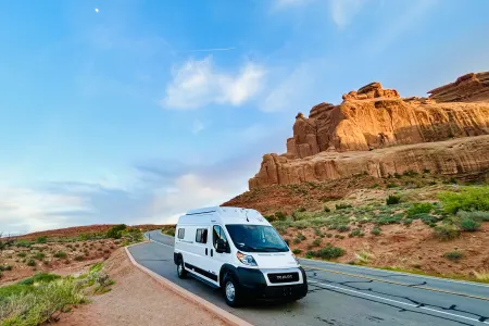 Sleeps 4! Glamp with your Family in Style! Fully Loaded Luxe Winnebago Van
