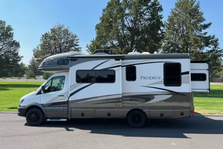 2018 Holiday Rambler Prodigy, Mercedes, 25 feet, Easy to Drive, Lovely Unit