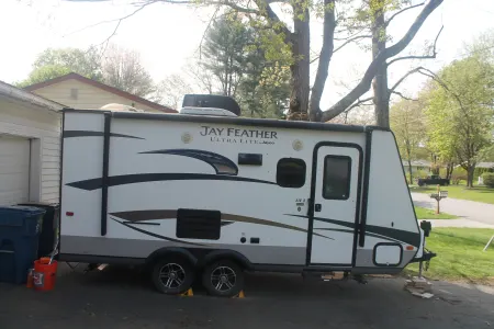The Best of Both Worlds: Hybrid RV for Rent