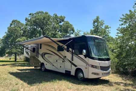 The Lone Star Lodge – Tailgate-Ready, Pet-Friendly Family RV