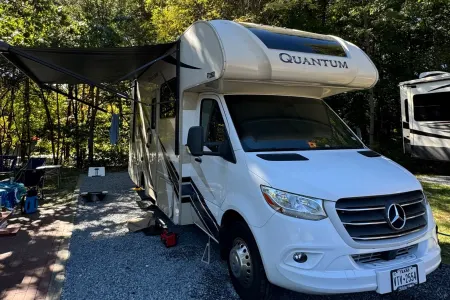 Luxury 2022 Mercedes Benz Thor Quantum Motorhome - Sleeps 5