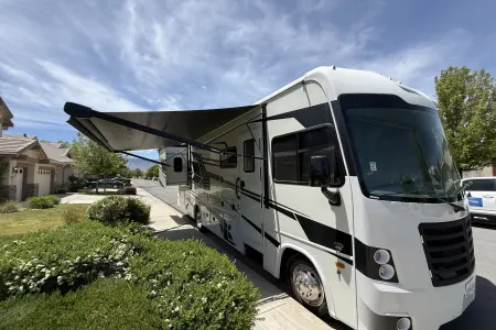 FR3 Class A 2023 – No CDL, Perfect for Burning Man