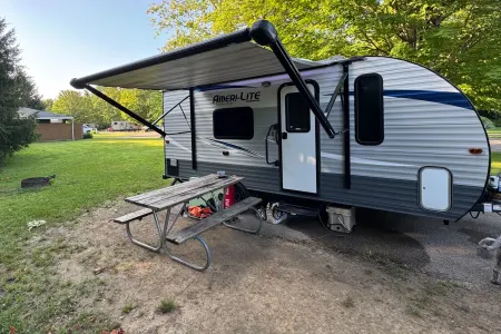 Lolos Mini Camper *** Gulf Stream Coach Amerilite Tow With Anything***