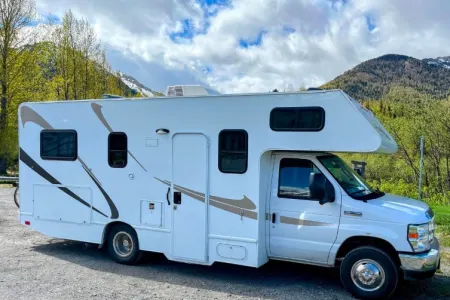 Home Away From Home - Your 2019 Majestic Escape (25')