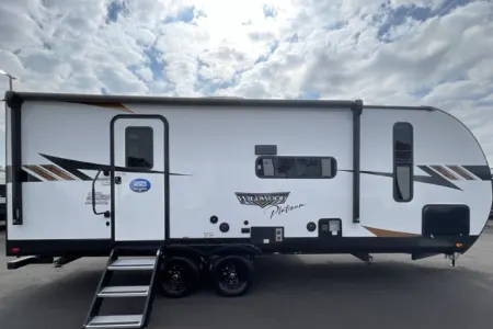 WANDERWHEELS RV ON THE ROAD