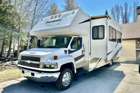 Dutchmen Kodiak 34’ Duramax Diesel Super C Motorhome
