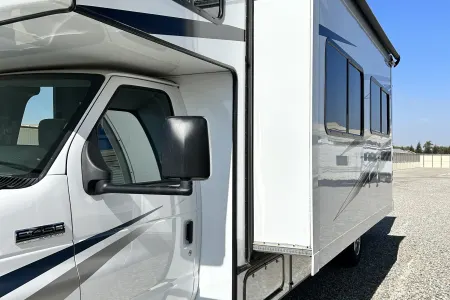 Your Hotel on Wheels, Sleeps Up to 7 "Bunky B"