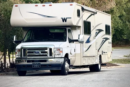 Roomy 2021 Winnebago Minnie Winnie