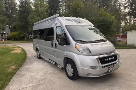 Luxury Zion Campervan | Cozy, Easy to Drive + WiFi Add-on