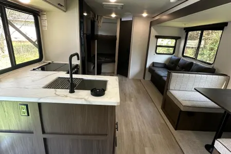 Family-Friendly Prime Time Avenger – Sleeps 8