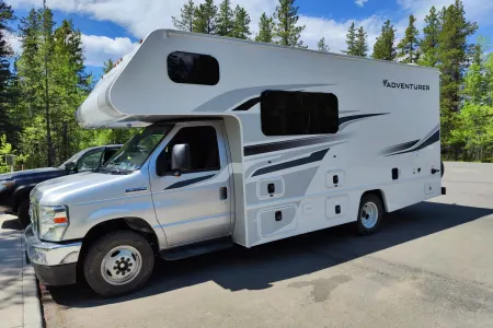 Your goldilocks RV, perfect for any experience!