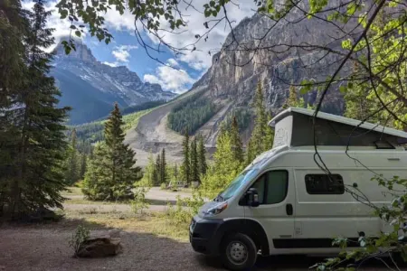 2022 Winnebago Solis 59P