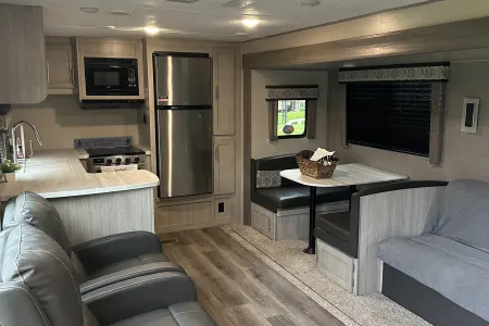 2022 Coachmen Catalina Comfy Coach