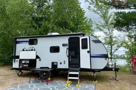"Loon's Nest!" Platinum Edition with U-Shaped Dinette slide