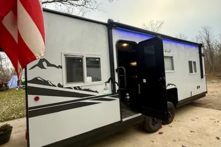 "Tundra" Hydraulic year-round fish house camper with 4 beds