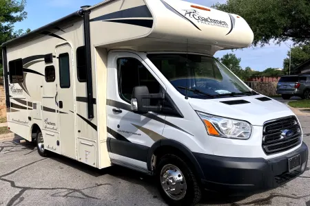2018 Coachman Freelander Micro. Fully loaded, Simple, Easy to Drive!