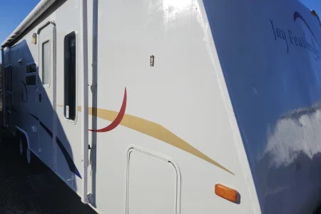 The Featherlite 2 Queen Beds