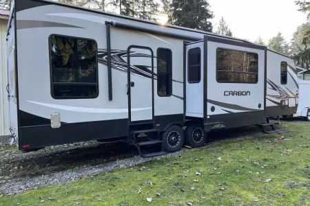 Carbon Keystone RV - 357, Toyhauler