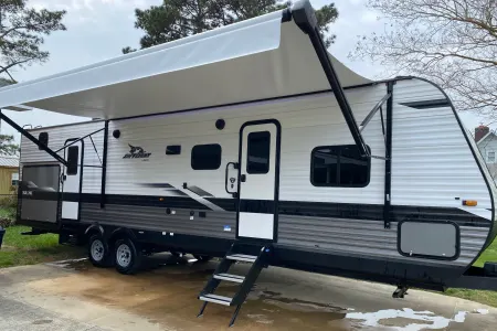 Spacious Family Bunkhouse | Sleeps 10 | Outdoor Kitchen + Delivery