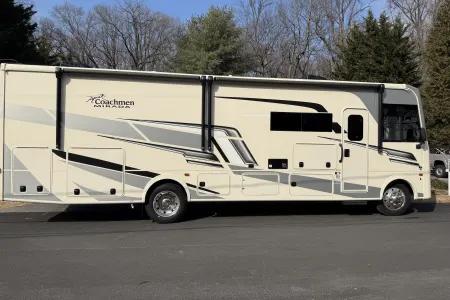 2024 Coachmen Mirada 32 LS (Sunshine)