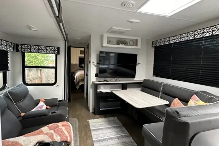 2022 Wildcat 247RKX Luxury Rear Kitchen – Theater Seats + Fireplace