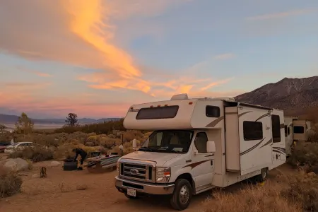 28 foot Coachmen Freelander- perfect for families, couples or friends!